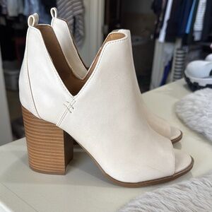 Chic White Peep-Toe Ankle Boots Sz 7.5